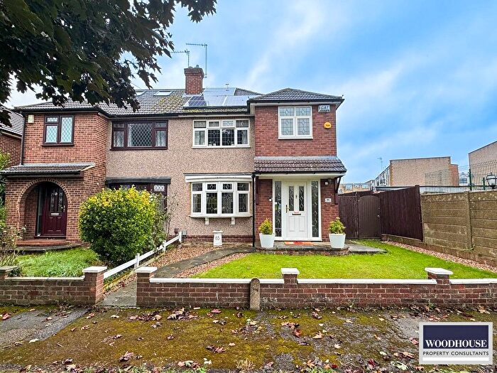 3 Bedroom Semi-detached House For Sale In Penton Drive, Cheshunt, EN8