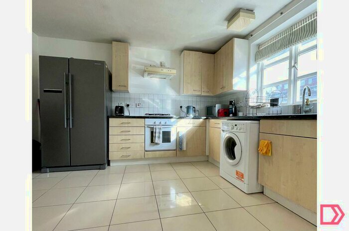 3 Bedroom Terraced House To Rent In Hainton Close, London, E1