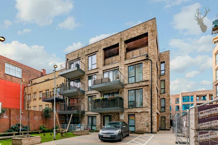 3 Bedroom Flat To Rent In Alameda Place, Bow, E3