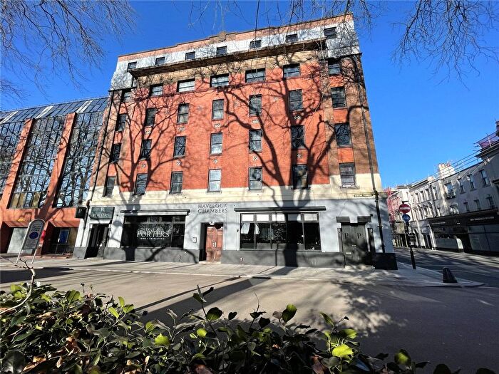 3 Bedroom Flat To Rent In Queens Terrace, Southampton, Hampshire, SO14