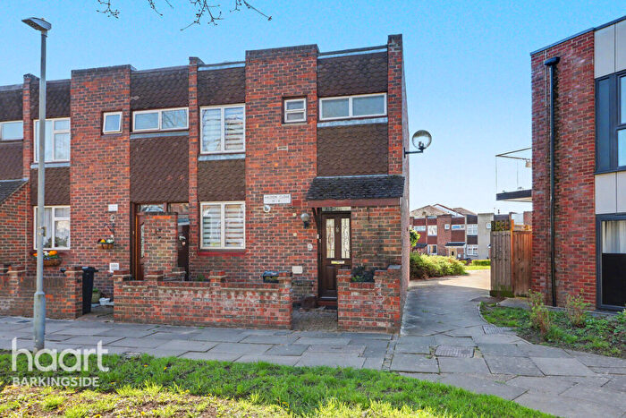 3 Bedroom End Of Terrace House For Sale In Haldon Close, Chigwell, IG7