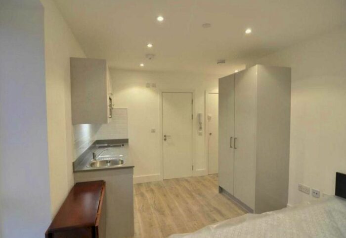 Studio To Rent In Kilburn High Road, Kilburn, London, NW6
