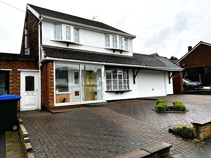 3 Bedroom Detached House For Sale In Claverdon Drive, Birmingham, B43