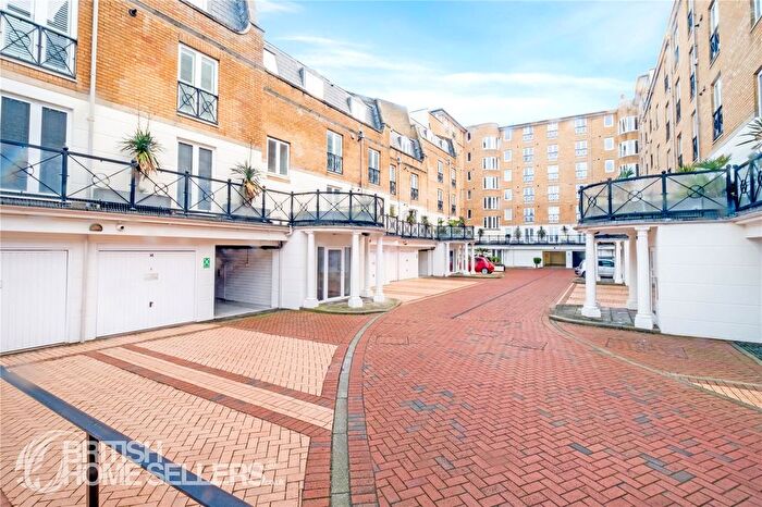 2 Bedroom Flat For Sale In Steyne Gardens, Worthing, West Sussex, BN11