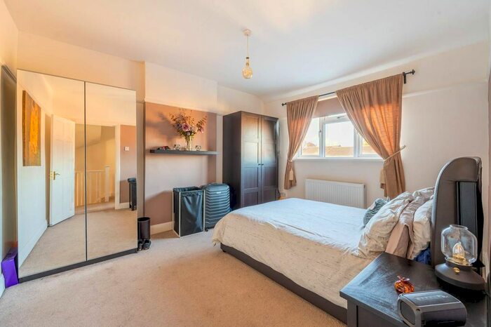 2 Bedroom Property To Rent In Abercairn Road, Streatham Common, London SW16