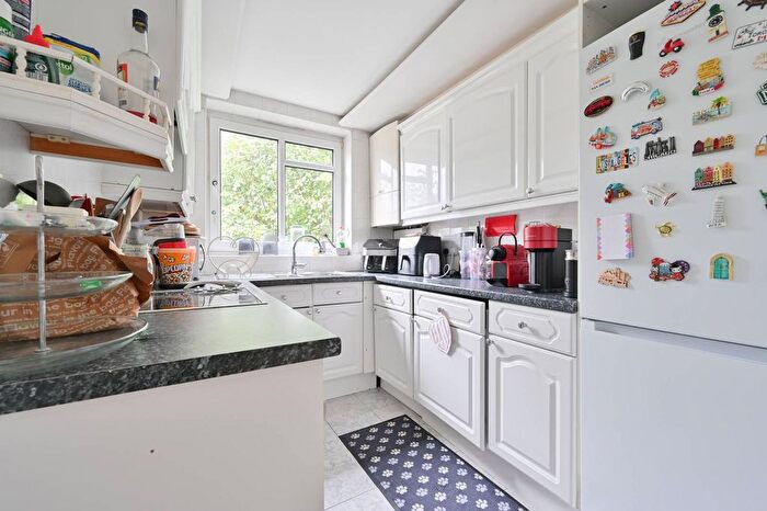 3 Bedroom Flat To Rent In Stratford Road, Watford, WD17