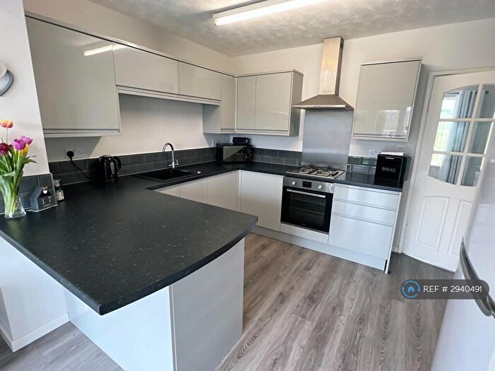 3 Bedroom End Of Terrace House To Rent In Hillhead Parkway, Newcastle Upon Tyne, NE5