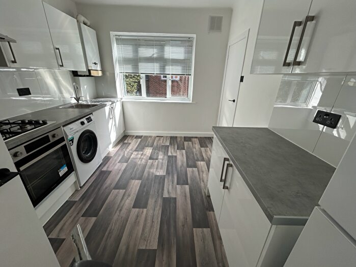 2 Bedroom Flat To Rent In Grove Road, Bournemouth, BH1