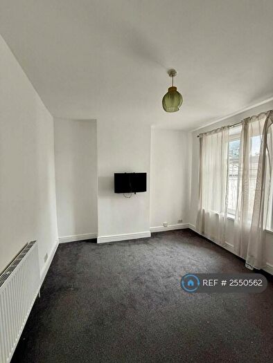 2 Bedroom Flat To Rent In Cardiff, Cardiff, CF24