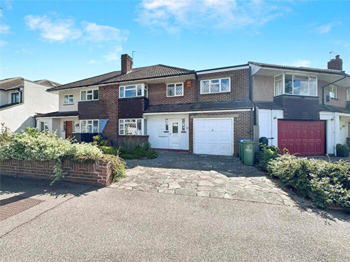 4 Bedroom Semi-Detached House For Sale In Chestnut Drive, Bexleyheath, DA7