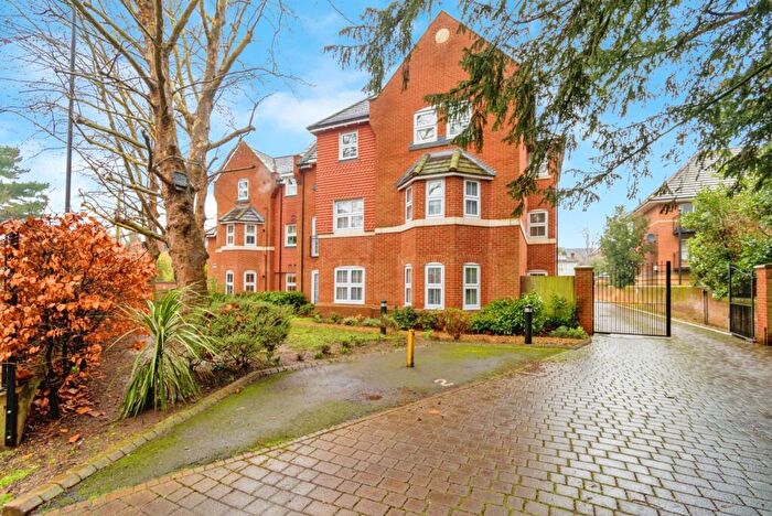 2 Bedroom Flat For Sale In Archers Road, Banister Park, Southampton, Hampshire, SO15