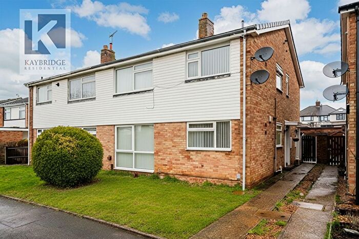 2 Bedroom Maisonette For Sale In Larch Crescent, Epsom, KT19