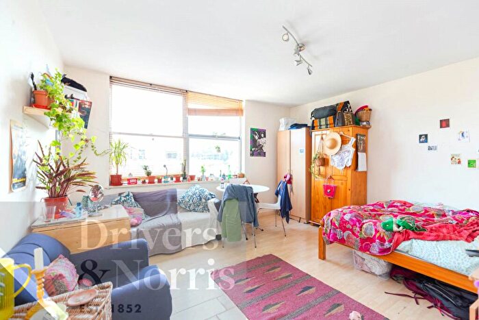 3 Bedroom Apartment To Rent In Camden Road, Camden, London, NW1