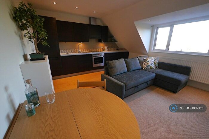2 Bedroom Flat To Rent In Wilderness Road, Guildford, GU2