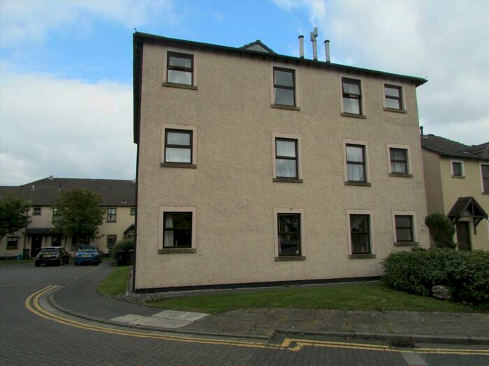 2 Bedroom Flat To Rent In Tower Court, Lancaster, LA1