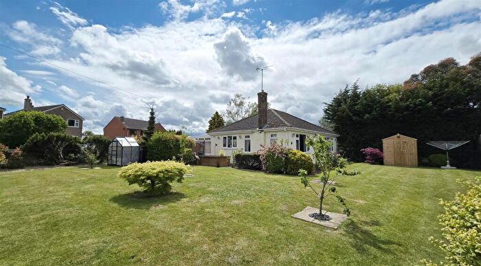 2 Bedroom Detached Bungalow For Sale In Middle Road, Whaplode, PE12