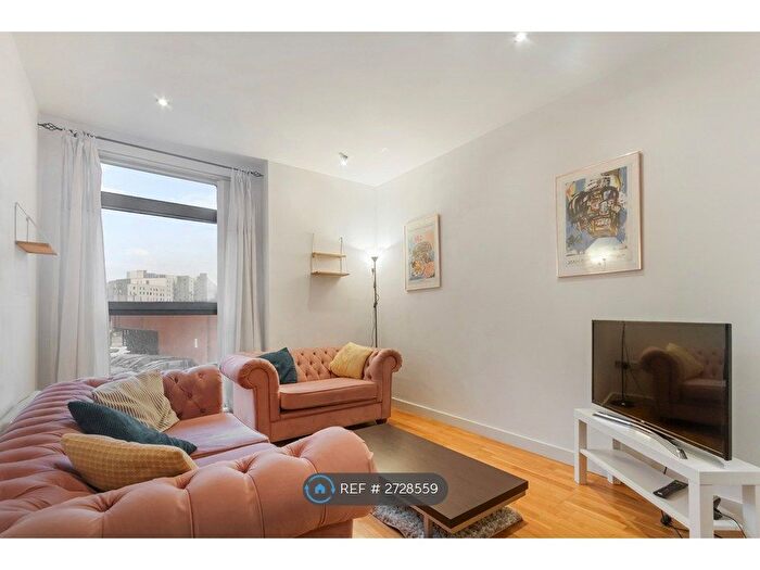 2 Bedroom Flat To Rent In East Street, Leeds, LS9