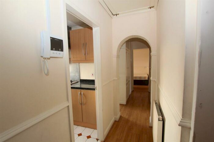 3 Bedroom Flat To Rent In Hoe Lane, Enfield, EN3