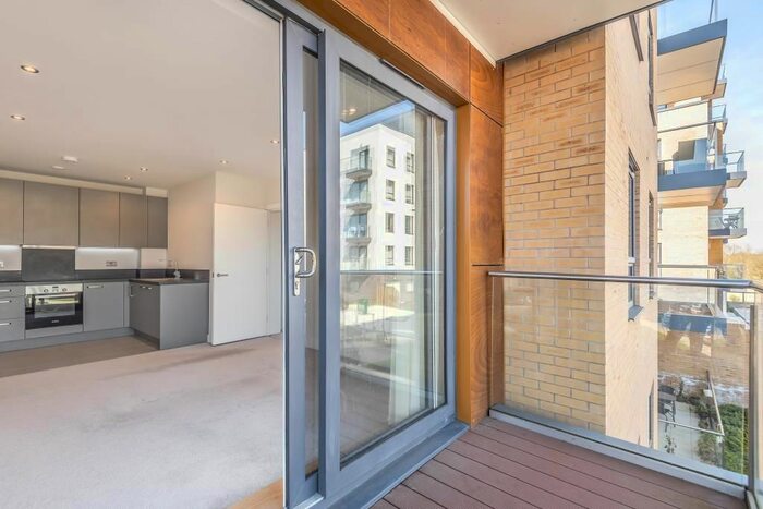 2 Bedroom Flat To Rent In Kennet Island, Reading, RG2