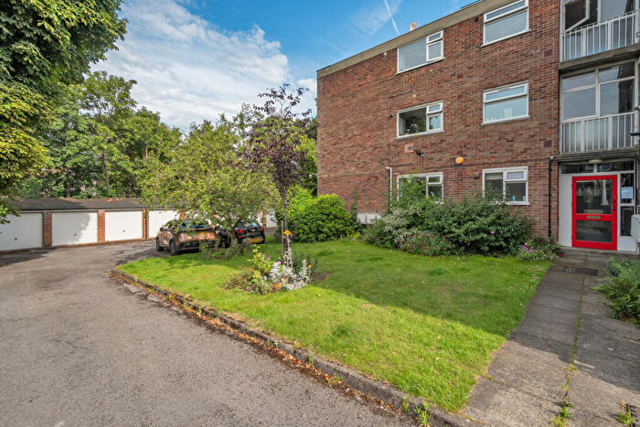 2 Bedroom Apartment For Sale In Wisteria Road, London, SE13