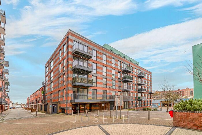 1 Bedroom Apartment For Sale In Barnard Square, Leven Court, IP2