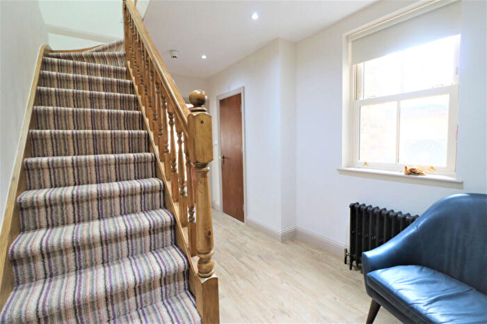 1 Bedroom Duplex To Rent In Mile End Road, Stepney Green, London, E1
