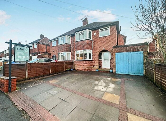 3 Bedroom Semi Detached House For Sale In Northfield Grove, Finchfield, Wolverhampton, WV3