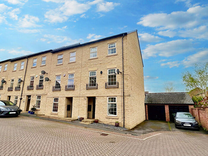 4 Bedroom Town House For Sale In Hepworth Close, Woolley Grange, Barnsley, S75