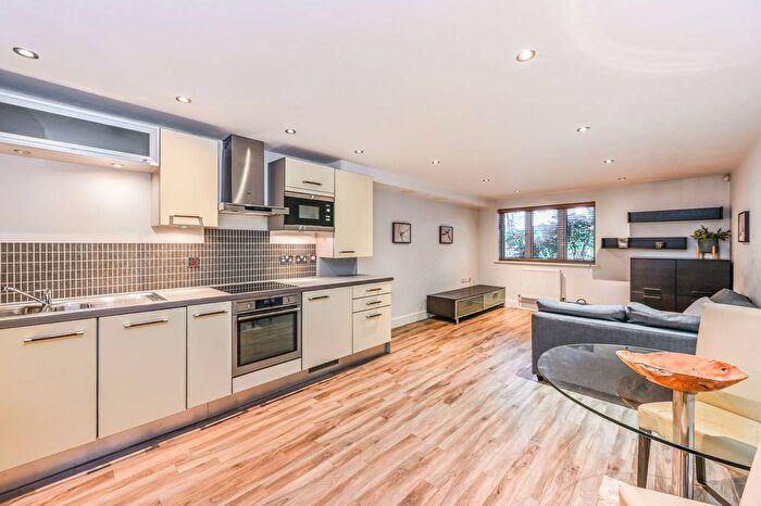 1 Bedroom Flat To Rent In Stane Grove, Clapham North, London, SW9