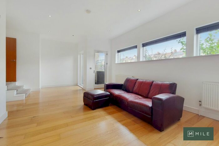 2 Bedroom Flat To Rent In Regal Building, Kilburn Lane, Queens Park, W10