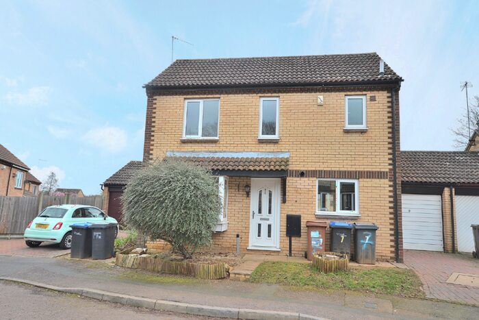 3 Bedroom Detached House To Rent In Hall Piece Close, Northampton, NN3