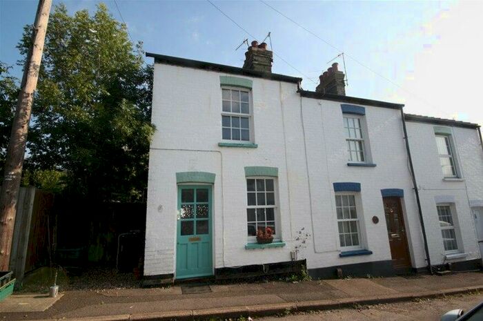 2 Bedroom House To Rent In New Street, Berkhamsted, HP4