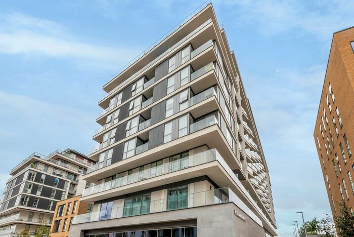 3 Bedroom Flat To Rent In River Gardens Walk, London, SE10