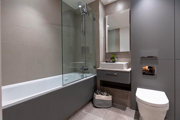 2 Bedroom Flat To Rent In Flat, Vanguard Way London, E17