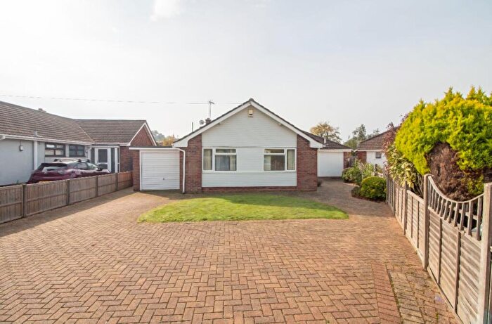 3 Bedroom Detached Bungalow For Sale In Dorset Close, Horndean, PO8