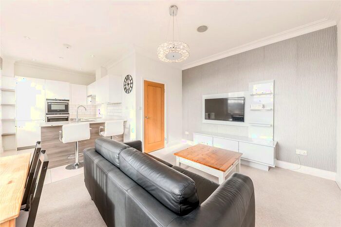 2 Bedroom Flat To Rent In West Hill, London, SW15