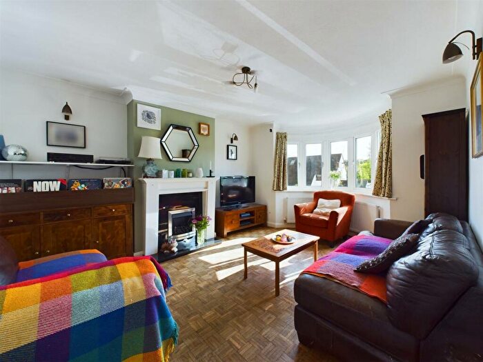 5 Bedroom Semi-Detached House For Sale In St. Andrews Road, Coulsdon, CR5