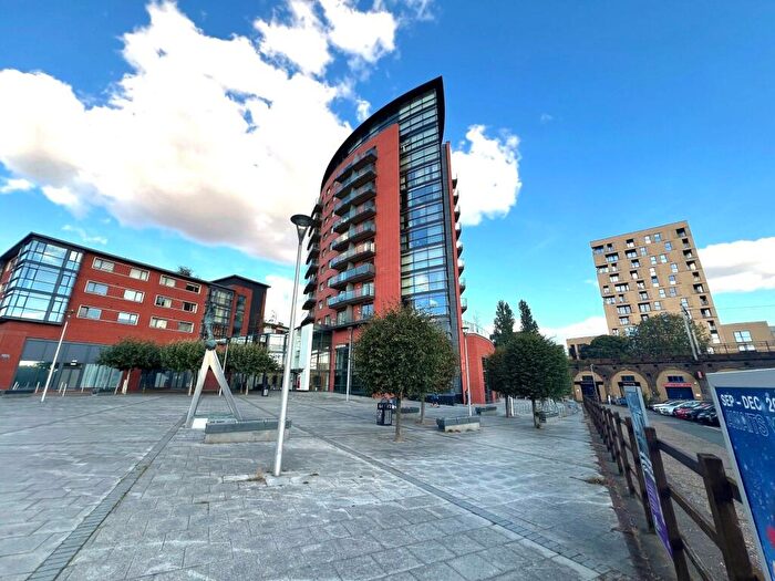 3 Bedroom Flat To Rent In Marconi Plaza, Chelmsford, CM1