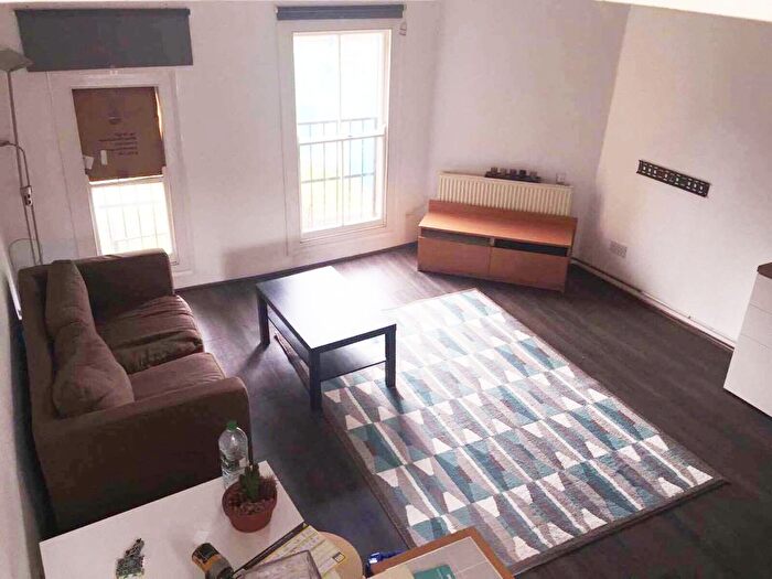 2 Bedroom Flat To Rent In Hoxton Street, London, N1