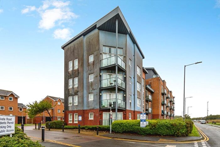 3 Bedroom Flat For Sale In Pentre Doc Y Gogledd, Llanelli, Carmarthenshire, SA15