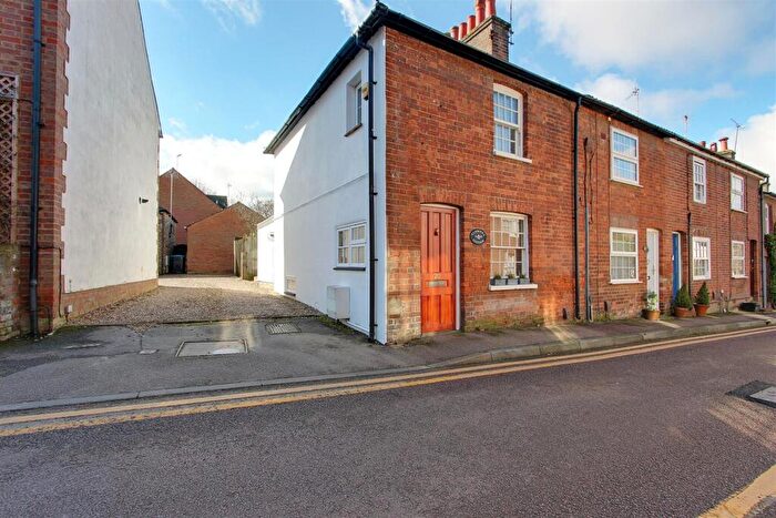 2 Bedroom Cottage To Rent In Henry Street, Tring, HP23