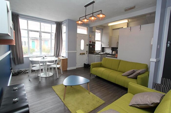 5 Bedroom Terraced House To Rent In Talbot Terrace, Burley, Leeds, LS4