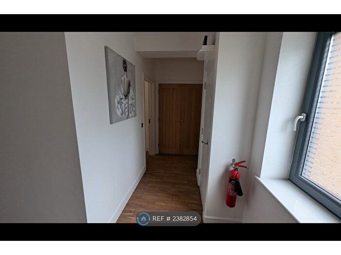 3 Bedroom Flat To Rent In London Road, High Wycombe, HP11