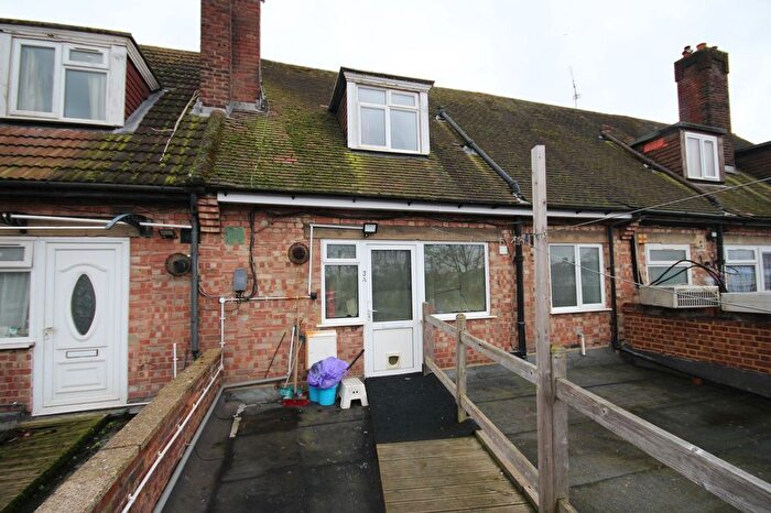 3 Bedroom Flat To Rent In Hampton Road West, Feltham, TW13