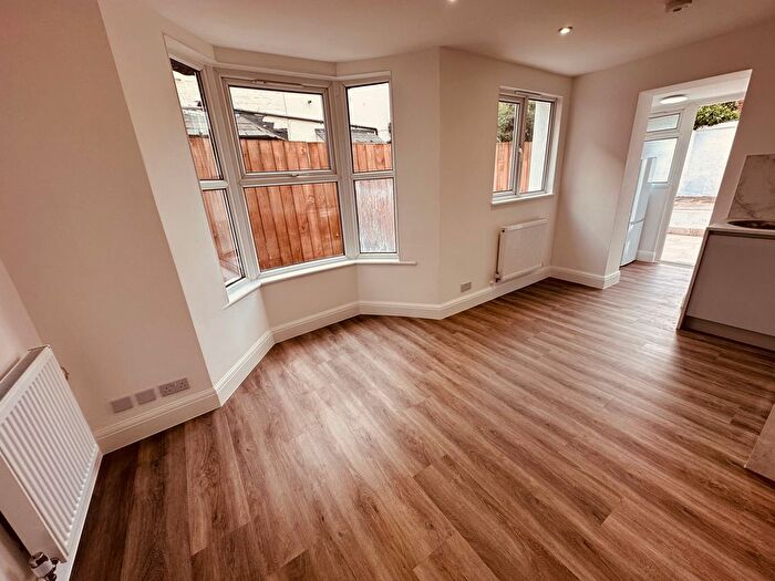 Studio To Rent In Harringay Road, London, N15