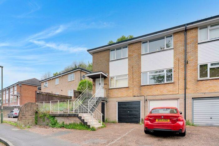 2 Bedroom Maisonette To Rent In Commonwealth Road, Caterham, CR3