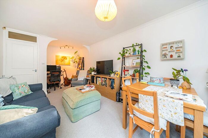 1 Bedroom Flat To Rent In Nantes Close, Wandsworth, SW18