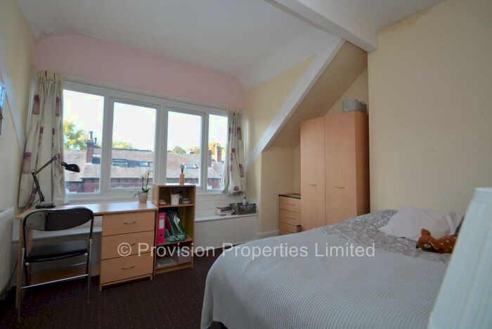 6 Bedroom Terraced House To Rent In Regent Park Avenue, Hyde Park, Leeds, LS6