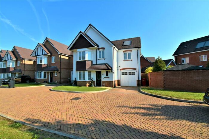 4 Bedroom House To Rent In Summersby Court, Slough, SL3