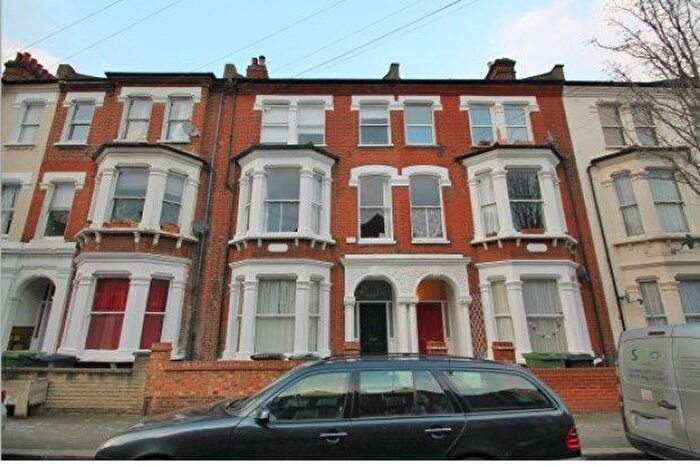 2 Bedroom Flat To Rent In Trent Road, London, SW2